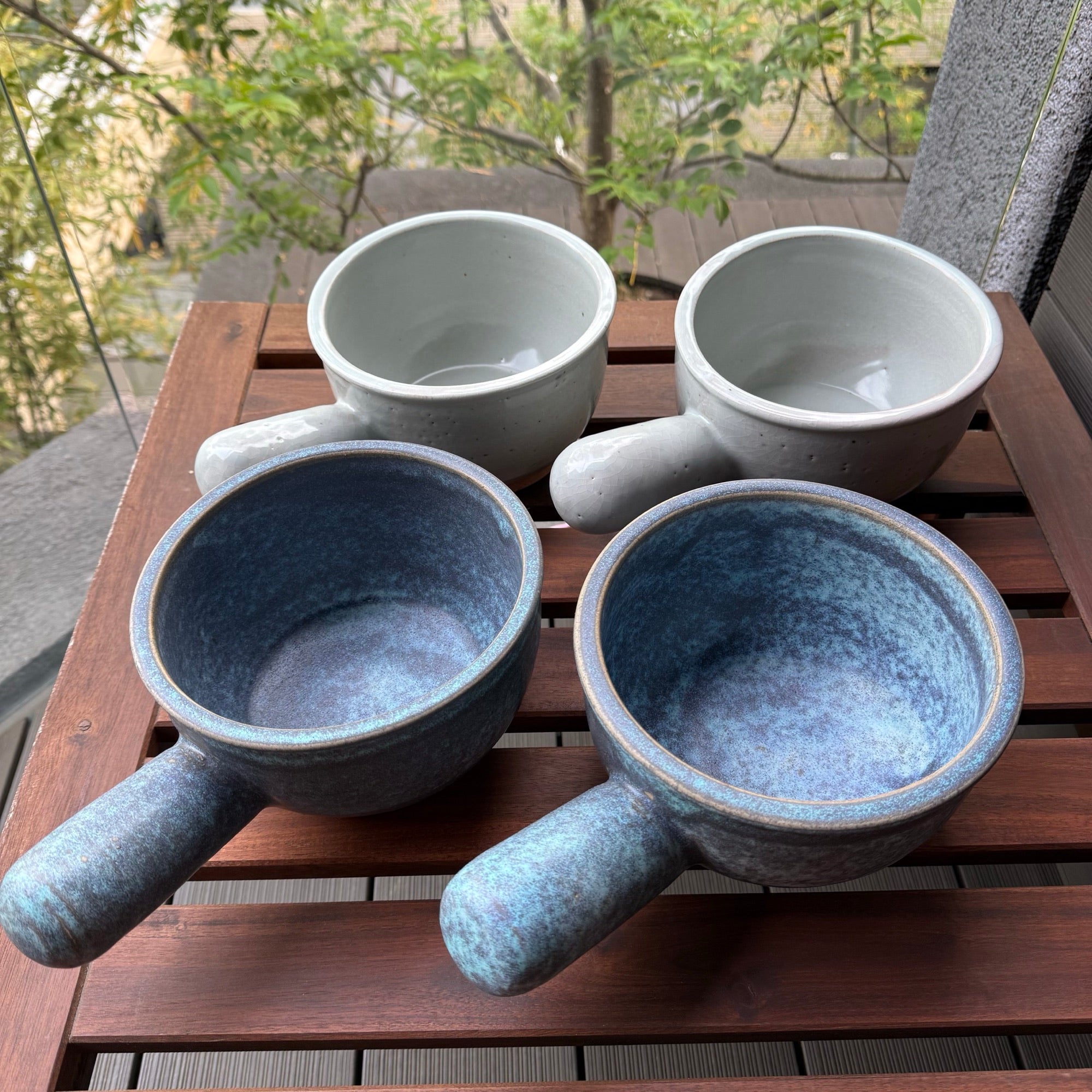 釉薬をかけた黄土壺の受け皿